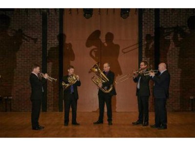 Around Britten in Brass