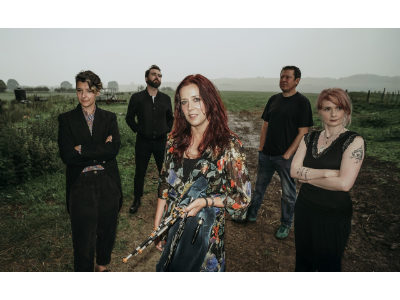 Kathryn Tickell & The Darkening